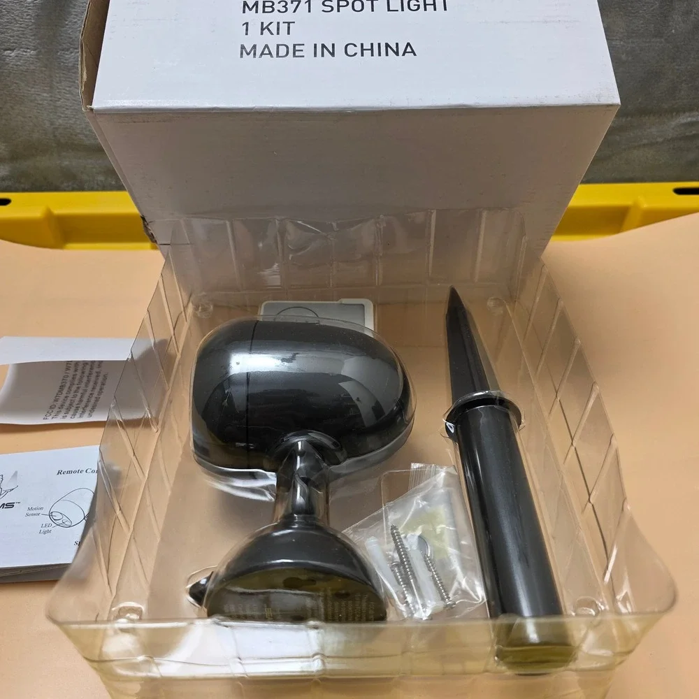 Mr Beams MB371 Spotlight Kit with Remote‎ Control White Open Box Like New